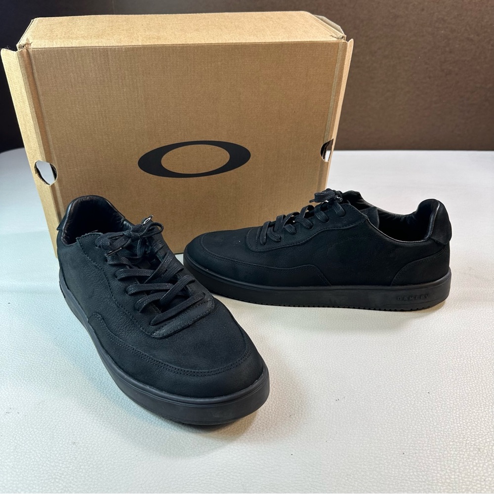 Oakley Atom Premium Blackout Low Top Sneaker Men's Leather EVA Insole